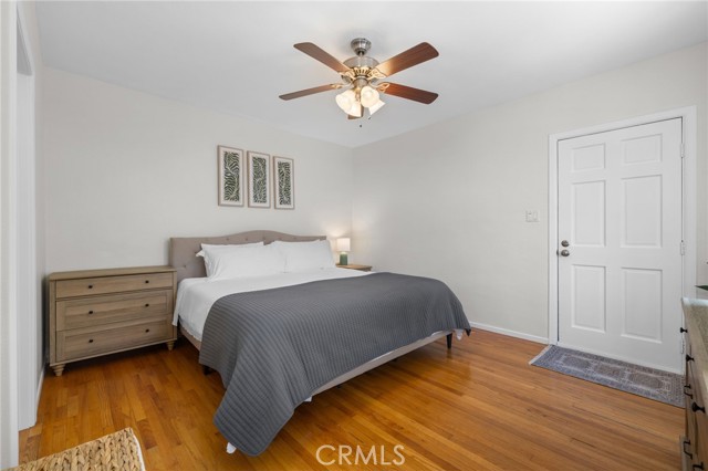 1820 N Avon Street, Burbank CA: https://media.crmls.org/medias/6e678ab4-edb0-4db1-9603-b862b3c978c8.jpg