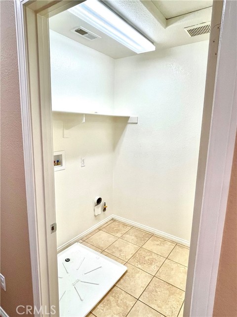 Detail Gallery Image 11 of 17 For 4473 Bigem Ct, Riverside,  CA 92501 - 3 Beds | 2/1 Baths