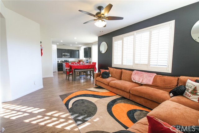 Detail Gallery Image 16 of 47 For 3919 Obsidian Rd, San Bernardino,  CA 92407 - 4 Beds | 2/1 Baths