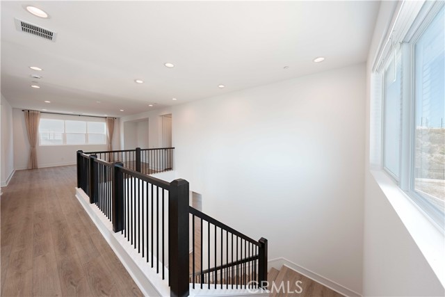 27554 Elderberry Dr, Valencia CA: https://media.crmls.org/medias/6e68837c-7bc2-4f98-914a-9f8146d638b7.jpg