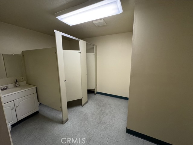 220 N Sunset Avenue, City Of Industry CA: https://media.crmls.org/medias/6e68a96e-605a-4314-a189-401e3107b196.jpg