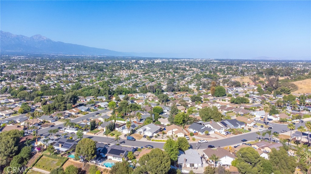 https://media.crmls.org/medias/6e69c642-0236-4192-8f46-33bbefdc340a.jpg?preset=X-Large
