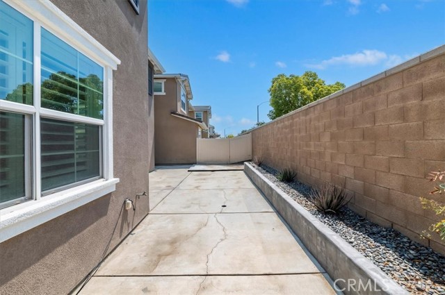 13893 La Pradera Way, Eastvale CA: https://media.crmls.org/medias/6e6b690e-1212-411f-a8b1-577d717d4482.jpg