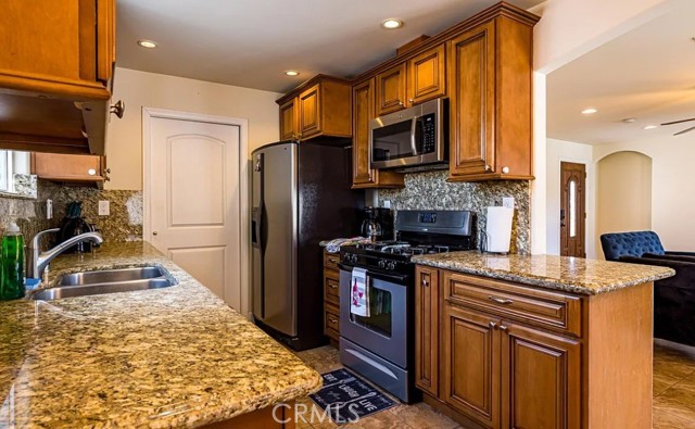 7101 Fallbrook Avenue, West Hills CA: https://media.crmls.org/medias/6e6c2d2b-225c-4ccd-abfe-87aa4b08bcb5.jpg