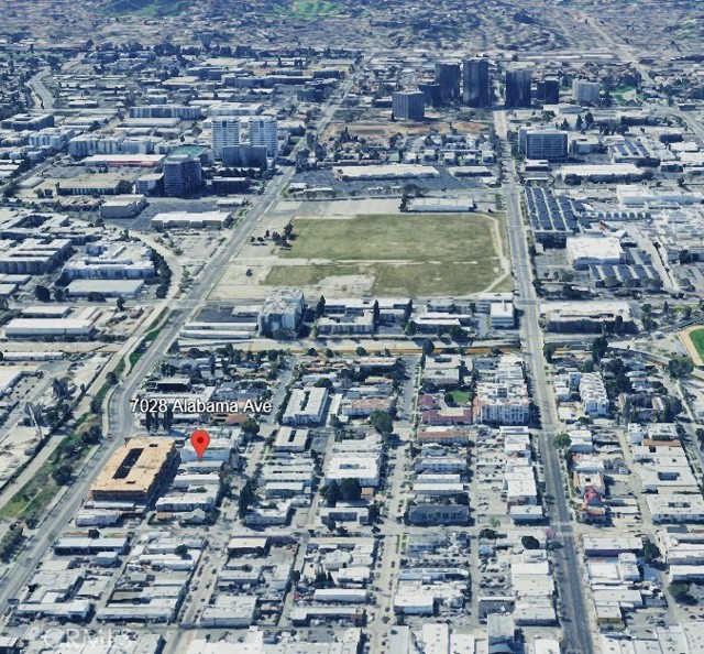 7028 Alabama Avenue, Canoga Park CA: https://media.crmls.org/medias/6e6c3cc3-4210-4f2c-a454-4b22729785d9.jpg