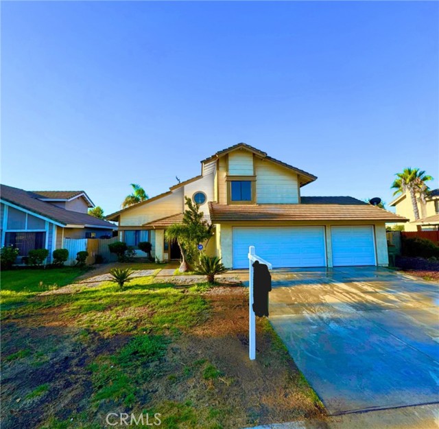 Detail Gallery Image 1 of 12 For 24341 Carman Ln, Moreno Valley,  CA 92551 - 3 Beds | 2/1 Baths