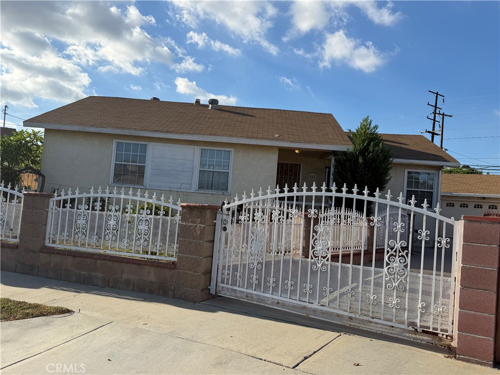 Duplex at 803 E Hadler Street