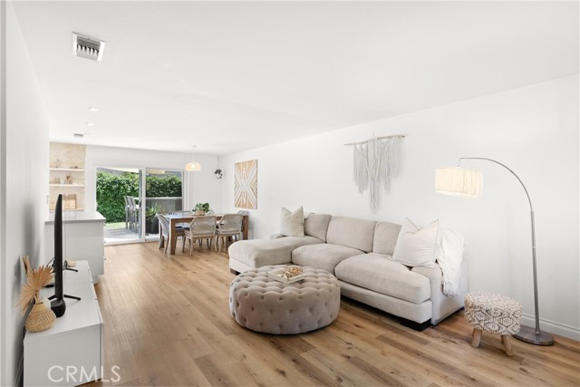 22352 Torino, Laguna Hills CA: https://media.crmls.org/medias/6e6ceb2c-a4c3-4ce0-86e4-e00ce26b12f3.jpg