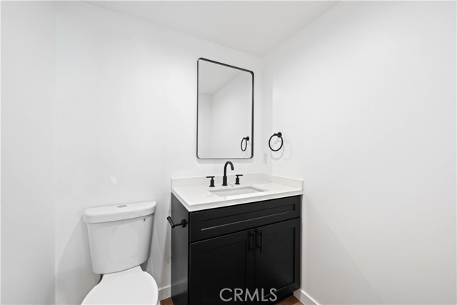 Detail Gallery Image 15 of 36 For 1342 Kingsley #1,  Los Angeles,  CA 90027 - 4 Beds | 4/1 Baths