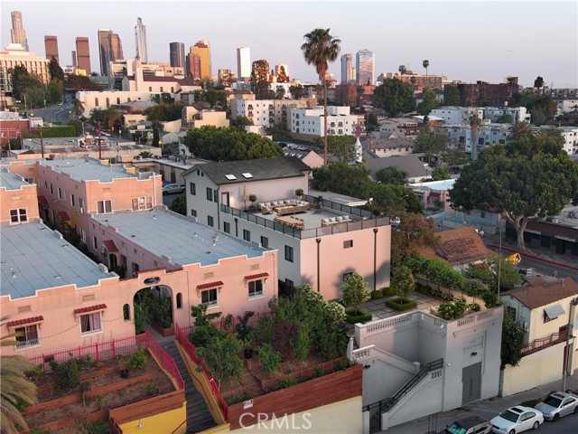Detail Gallery Image 3 of 10 For 284 S Coronado, Los Angeles,  CA 90057 - 5 Beds | 2 Baths