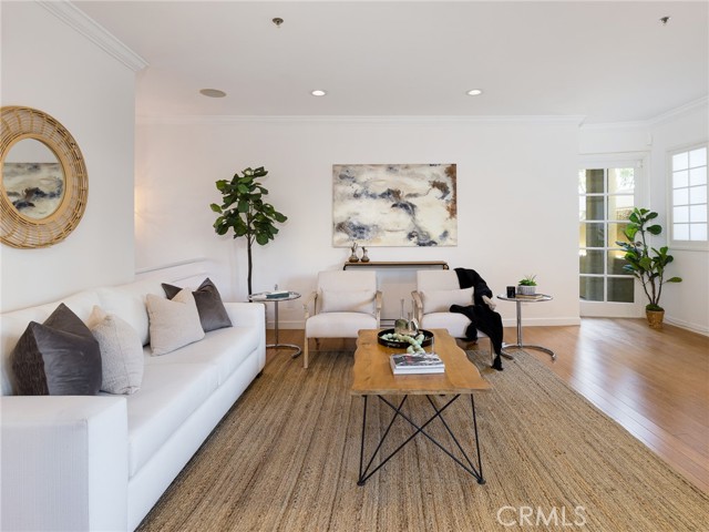 Detail Gallery Image 4 of 37 For 10664 Wilkins Ave #202,  Los Angeles,  CA 90024 - 2 Beds | 2/1 Baths