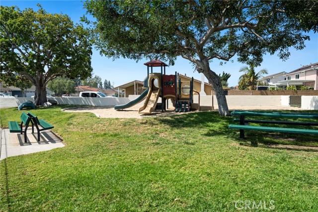 Detail Gallery Image 29 of 34 For 10900 San Leon Ave, Fountain Valley,  CA 92708 - 4 Beds | 2/1 Baths