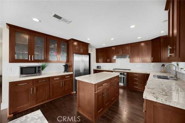 Detail Gallery Image 4 of 23 For 4822 Wisteria Dr, Yorba Linda,  CA 92886 - 4 Beds | 2 Baths