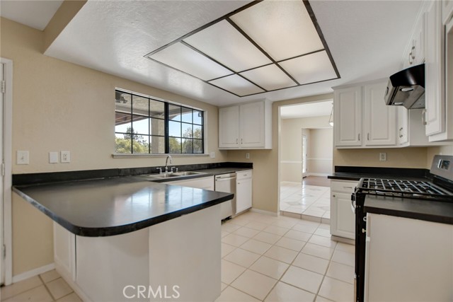 Detail Gallery Image 11 of 39 For 35823 Avenue Avenue, Yucaipa,  CA 92399 - 5 Beds | 3 Baths