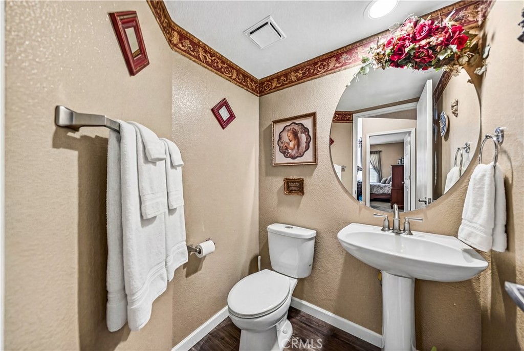 https://media.crmls.org/medias/6e708370-82d2-4716-9833-34bb1a998abb.jpg?preset=X-Large
