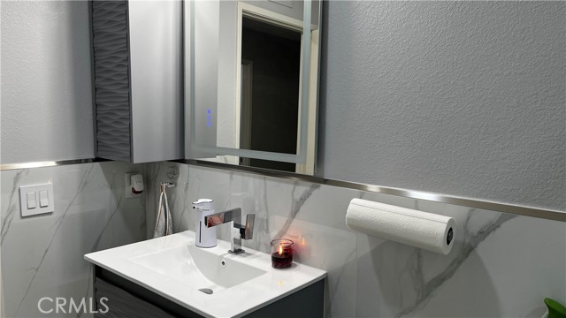 Detail Gallery Image 12 of 24 For 21340 via Del Halcon, Yorba Linda,  CA 92887 - 4 Beds | 2 Baths