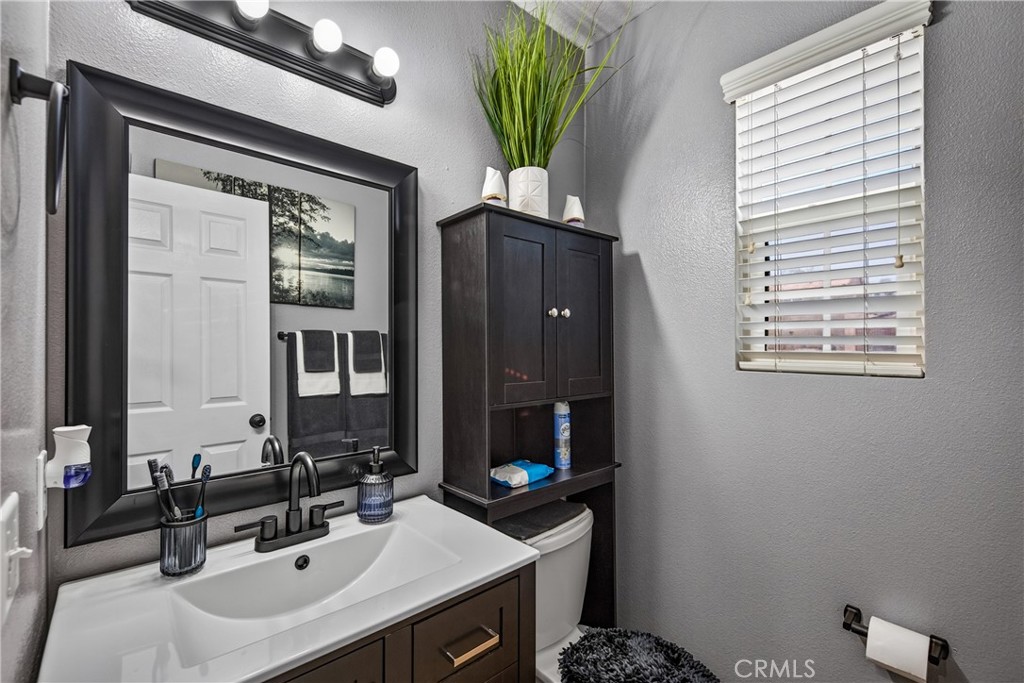 https://media.crmls.org/medias/6e71f94d-c129-427c-83d9-9f86d86384e7.jpg?preset=X-Large