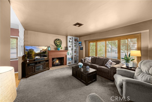 1210 W Marshall Boulevard, San Bernardino CA: https://media.crmls.org/medias/6e73e41b-ca73-4463-b9f6-2ebebd1dc459.jpg