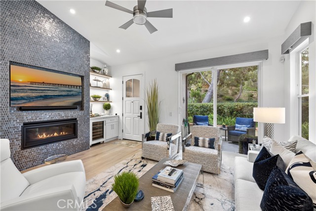 Detail Gallery Image 1 of 30 For 10 Roma Ct, Newport Coast,  CA 92657 - 2 Beds | 2 Baths