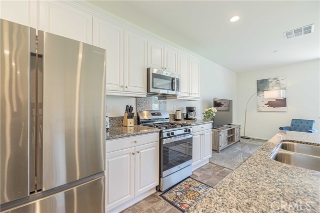 Detail Gallery Image 10 of 36 For 44149 Buckeye Ct, Lancaster,  CA 93536 - 3 Beds | 2 Baths