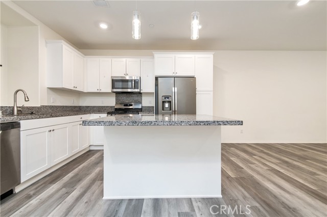 Detail Gallery Image 5 of 27 For 5901 Oatfield Ave, Corona,  CA 92880 - 3 Beds | 2/1 Baths