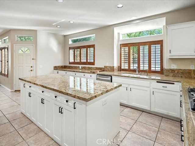 Detail Gallery Image 19 of 45 For 14433 Grandifloras Rd, Canyon Country,  CA 91387 - 4 Beds | 3 Baths