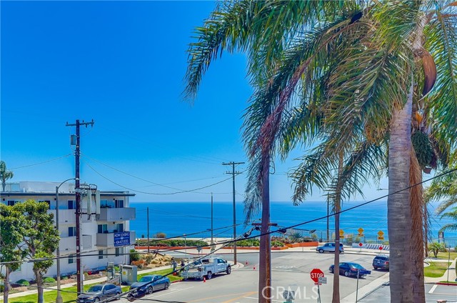 4021 S Pacific Avenue, San Pedro CA: https://media.crmls.org/medias/6e76a15a-61e3-4a6c-8a22-ce7810d8ddee.jpg