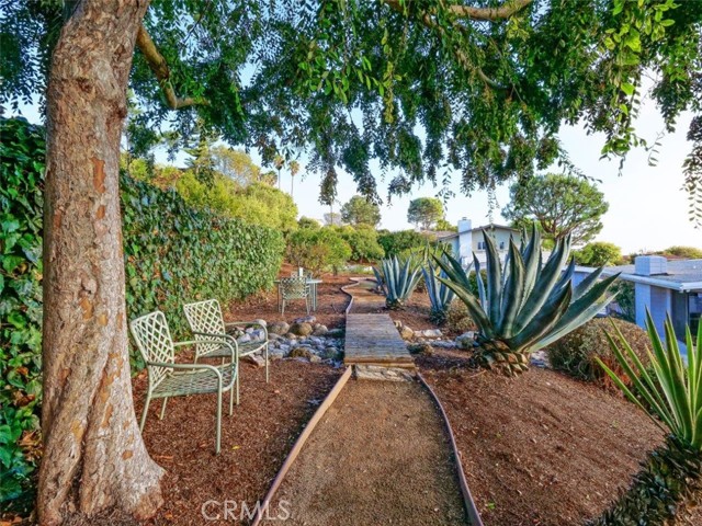 Detail Gallery Image 10 of 45 For 26 Oceanaire Dr, Rancho Palos Verdes,  CA 90275 - 5 Beds | 3/1 Baths