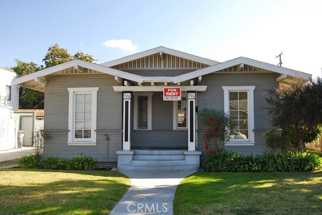 926 Newport Avenue, Long Beach CA: https://media.crmls.org/medias/6e77e1f7-0dd7-4635-adf8-189496681ad8.jpg