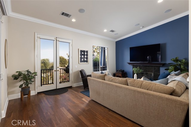 Detail Gallery Image 6 of 35 For 2155 Ridgeview Terrace Dr, Long Beach,  CA 90755 - 4 Beds | 3/1 Baths