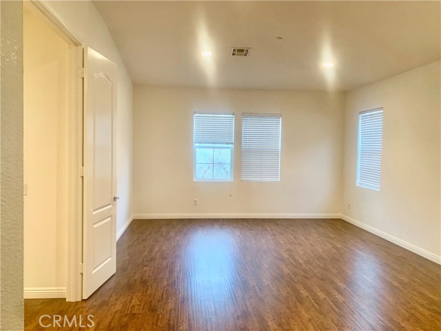 Detail Gallery Image 7 of 10 For 15622 Marnie Pl, Fontana,  CA 92336 - 4 Beds | 2/1 Baths