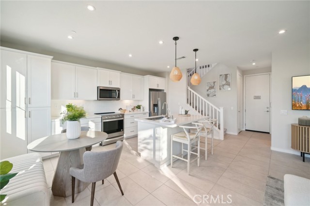 MODEL HOME 1650 KITCHEN