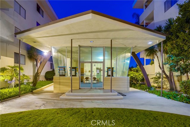 Club house/Recreation Room off of pool area. Club house/Recreation Room off of pool area.