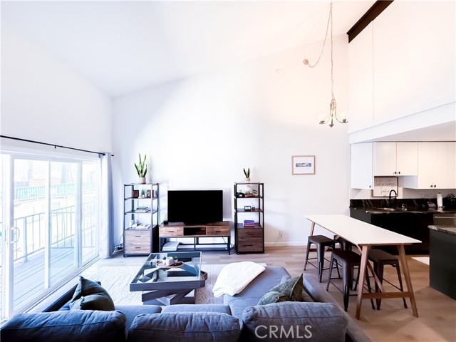 Detail Gallery Image 5 of 25 For 5460 White Oak Ave #C338,  Encino,  CA 91316 - 1 Beds | 1 Baths