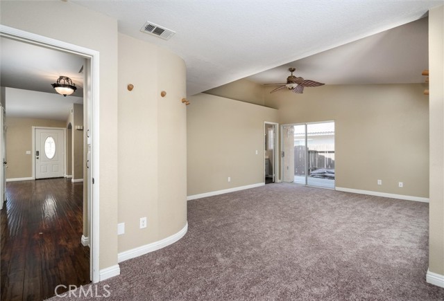 24822 Fire Falls Drive, Murrieta CA: https://media.crmls.org/medias/6e7914b6-d1a7-47db-a63b-6acc6b9d2d60.jpg