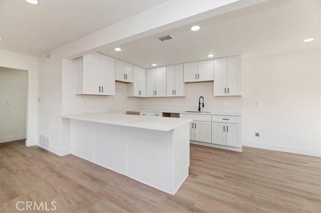 Detail Gallery Image 6 of 36 For 9567 51st St, Jurupa Valley,  CA 92509 - 6 Beds | 4 Baths