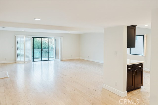 Detail Gallery Image 5 of 14 For 1310 Roxbury Dr #102,  Los Angeles,  CA 90035 - 2 Beds | 2 Baths
