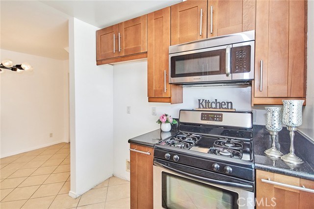 Detail Gallery Image 3 of 24 For 856 N Van Ness Ave #3,  Los Angeles,  CA 90038 - 2 Beds | 2 Baths