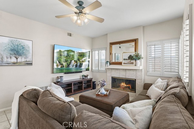 Detail Gallery Image 3 of 40 For 22720 Springmist Dr, Moreno Valley,  CA 92557 - 4 Beds | 2/1 Baths