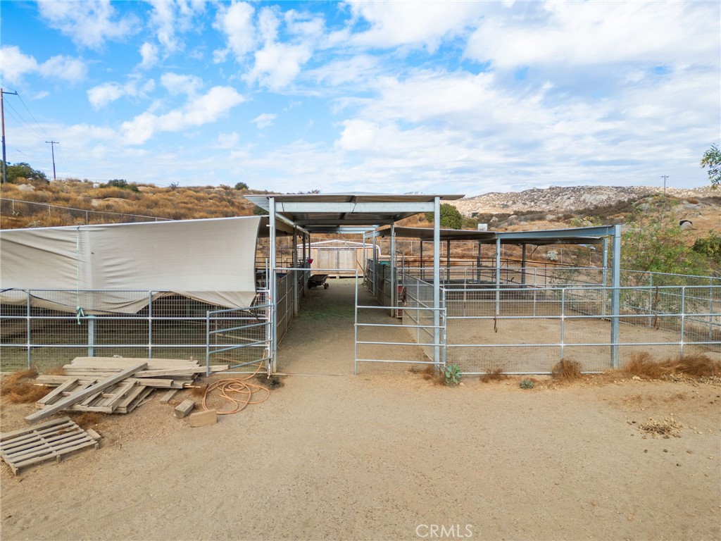 https://media.crmls.org/medias/6e7b0d84-8166-4d29-b3e6-7f8562d430f9.jpg?preset=X-Large
