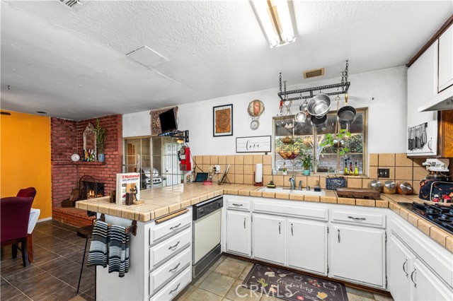 Detail Gallery Image 16 of 57 For 42902 Sachs, Lancaster,  CA 93536 - 4 Beds | 2 Baths