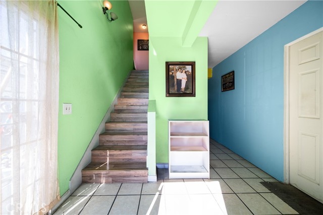 Detail Gallery Image 5 of 18 For 6927 Lanto, Commerce,  CA 90040 - 3 Beds | 3 Baths