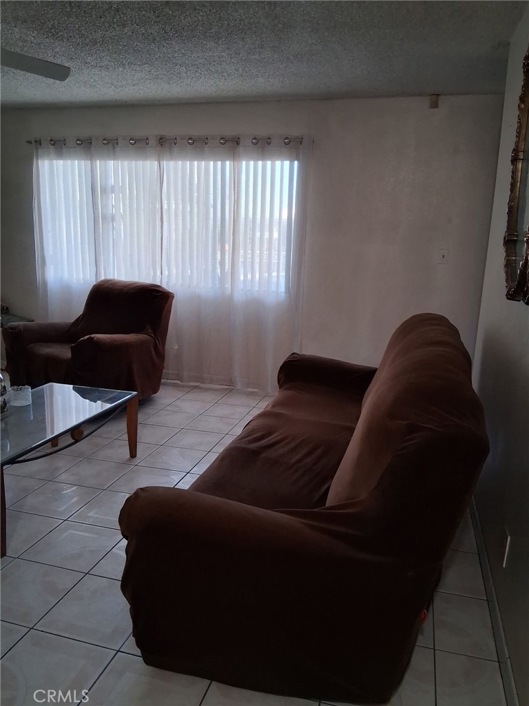 https://media.crmls.org/medias/6e7bf0ba-8036-4374-ade0-29625109e406.jpg?preset=X-Large