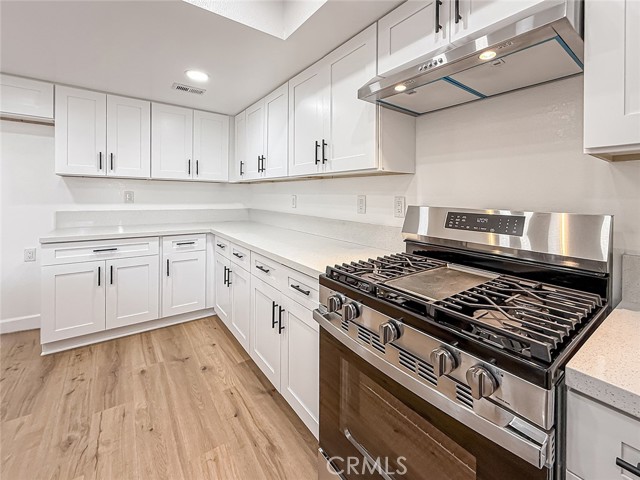 Detail Gallery Image 8 of 36 For 206 Camino Cortina, Camarillo,  CA 93010 - 3 Beds | 3 Baths