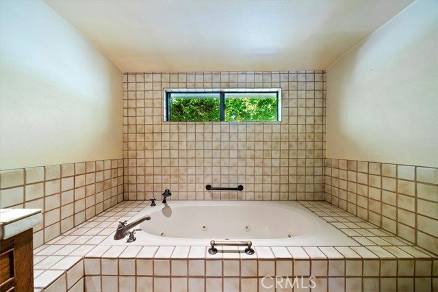 901 E Walnut Avenue, Glendora CA: https://media.crmls.org/medias/6e7c85e1-bc25-4ba0-bdb9-5bb693724cc2.jpg