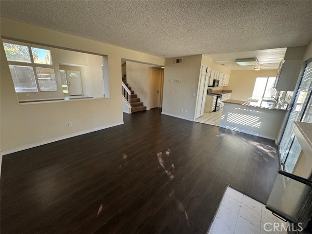 Detail Gallery Image 12 of 40 For 10572 Pepper Ridge Ln, Moreno Valley,  CA 92557 - 4 Beds | 2/1 Baths