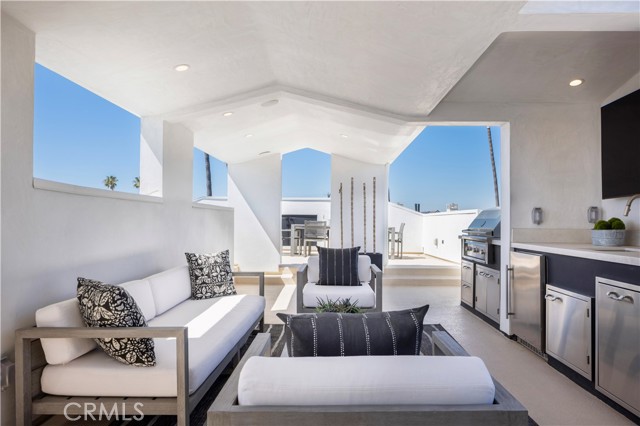 Detail Gallery Image 24 of 33 For 304 Goldenrod Ave, Corona Del Mar,  CA 92625 - 4 Beds | 3/2 Baths