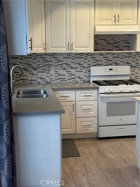 Detail Gallery Image 15 of 18 For 7615 Glade Ave #116,  Canoga Park,  CA 91304 - 4 Beds | 3 Baths