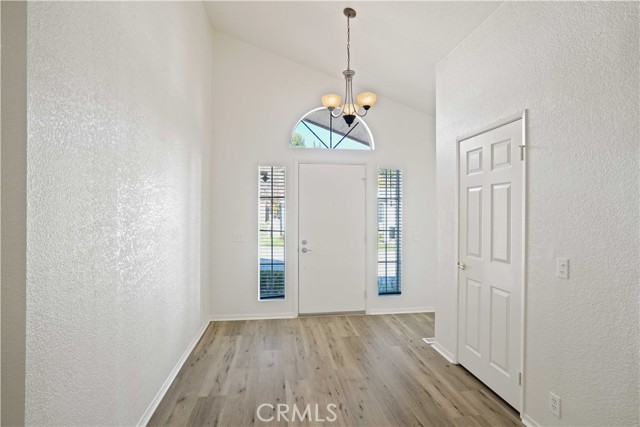 Detail Gallery Image 5 of 35 For 20240 Shadow Island Dr, Canyon Country,  CA 91351 - 3 Beds | 2 Baths