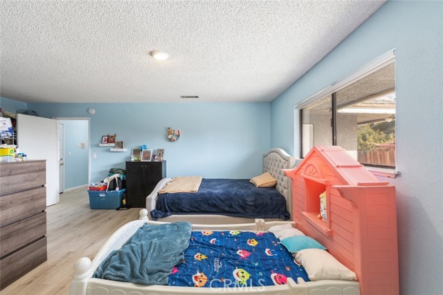 17733 Fresno Street, Hesperia CA: https://media.crmls.org/medias/6e7e78a6-13b9-444c-9b7f-886ebad5ebaf.jpg